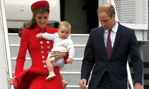 Prinţul William şi Ducesa Catherine şi au luat băieţelul în vizita din Noua Zeelandă  (Foto: Reuters) jpeg