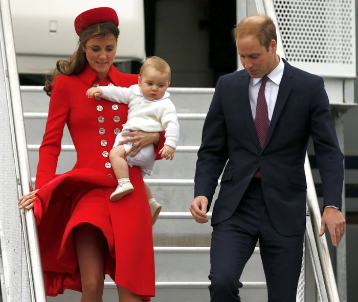 
    Prinţul William şi Ducesa Catherine şi-au luat băieţelul în vizita din Noua Zeelandă. (Foto: Reuters)  