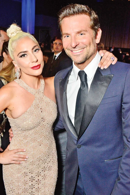 Joacă împreună cu  Bradley Cooper în  “S-a născut o stea”