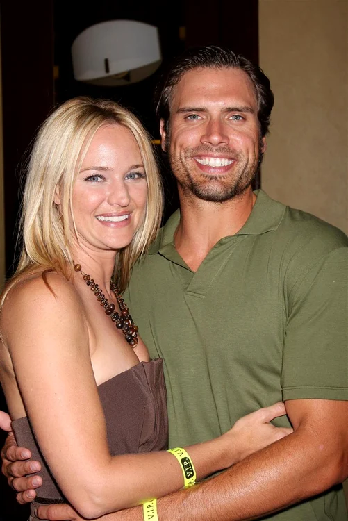 Sharon Case şi colegul ei din serial Joshua Morow