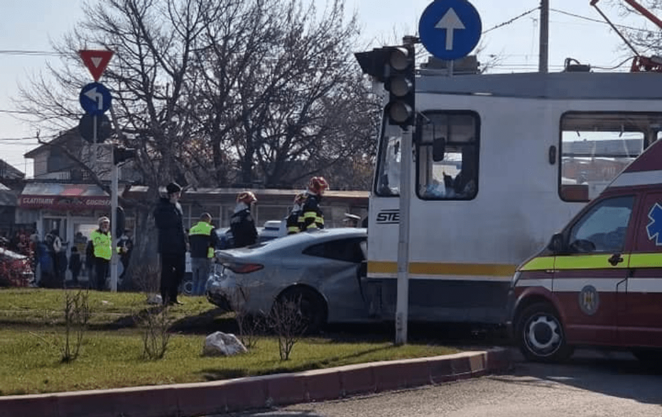 Lino Golden, implicat într-un accident în București: „Și-a făcut mașina praf!”