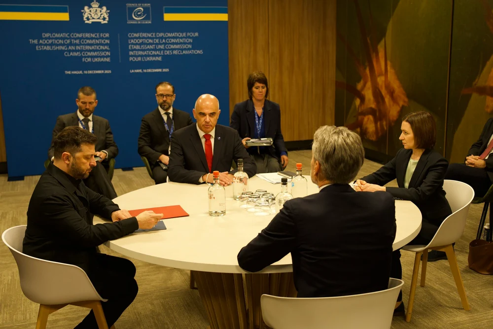 Lideri din zeci de țări au semnat, la Haga, un acord pentru crearea unei comisii internaționale de despăgubiri destinate Ucrainei.