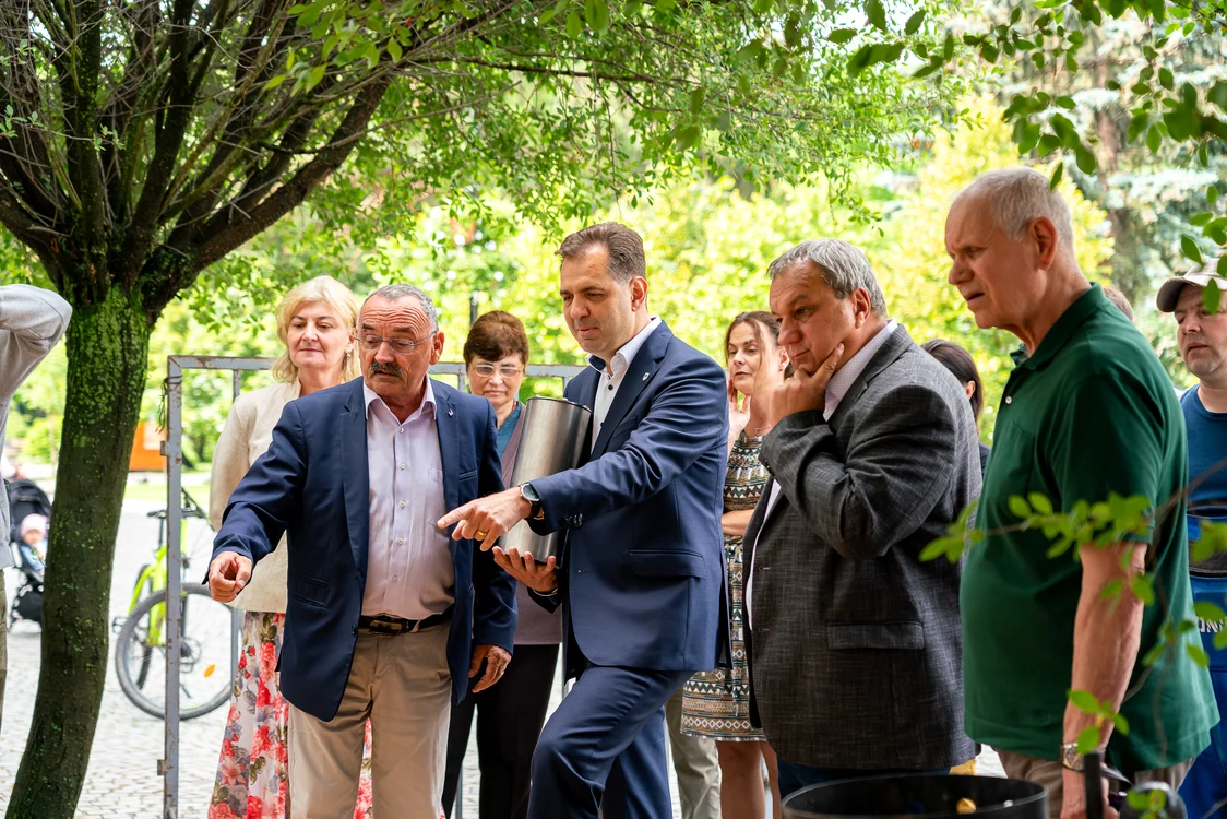 Antal Arpad a pus un mesaj controversat la temelia zidului FOTO: Facebook