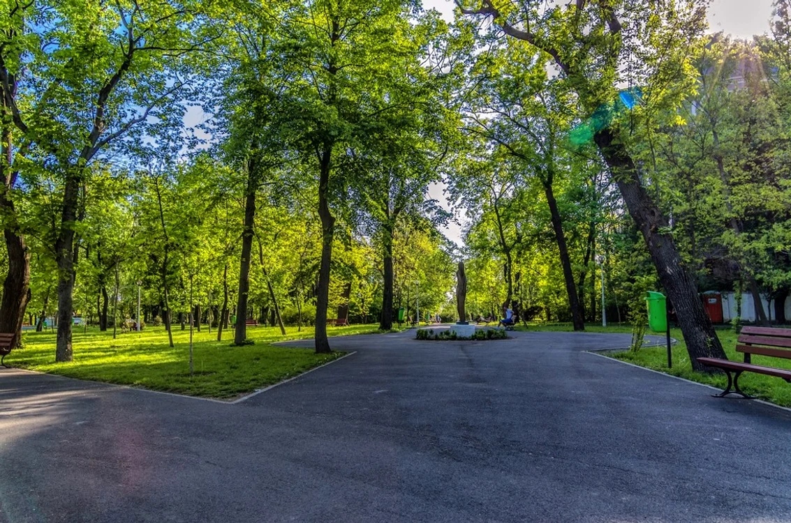 Grădina Mare, locul de promenadă al brăilenilor FOTO: Radu Aramă