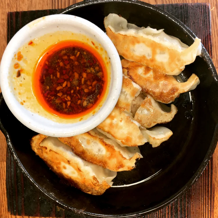 Colțunași gyoza, japonezi FOTO wikipedia