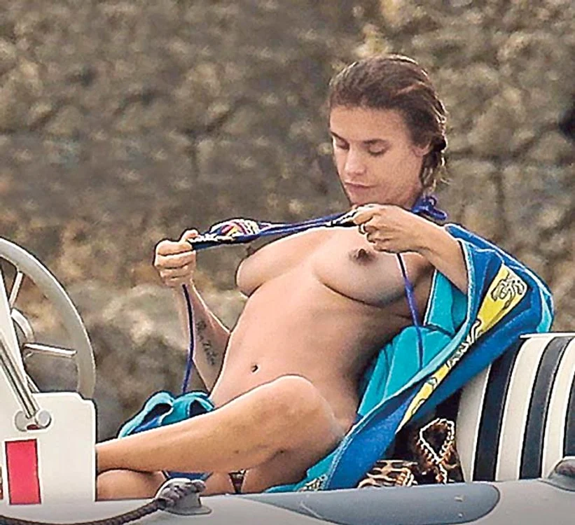 
    Fotomodelul Elisabetta Canalis a avut o relaţie cu George Clooney între 2009-2011  