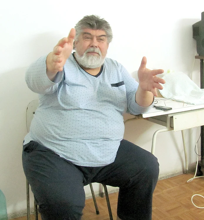 
    Solistul s-a externat zilele trecute,  după ce a zăcut pe patul de spital  din cauza problemelor cardiace  