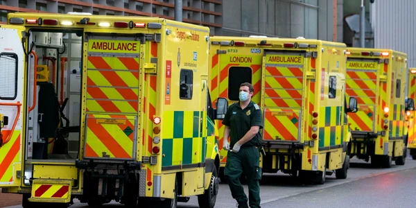 skynews paramedic london ambulance 5981791 jpg