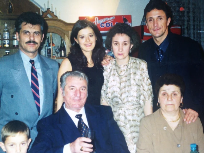 Gică Popescu alături de familia sa