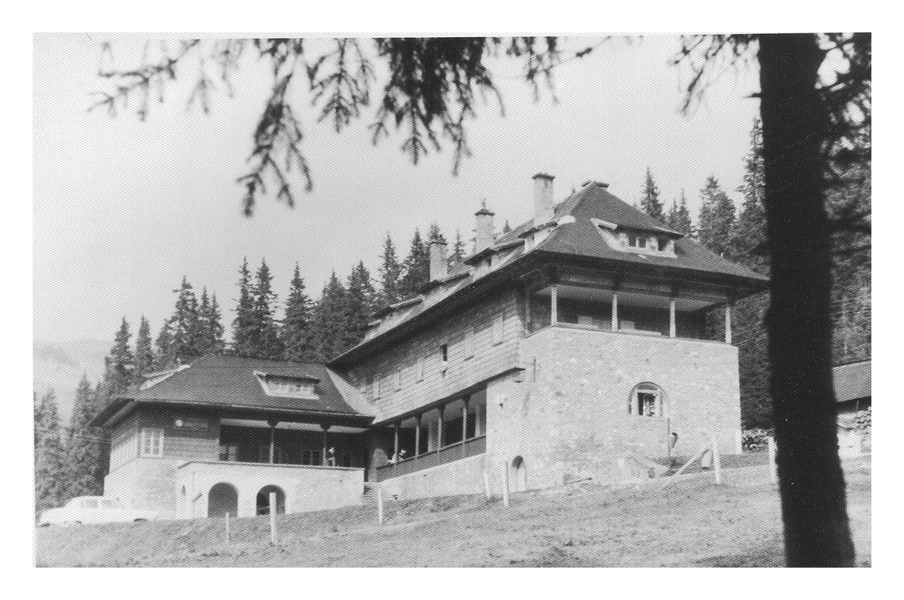 Imagini vechi, inedite, cu Cabana Peștera. 100 de ani de la inaugurarea primei case de adăpost din munții Bucegi