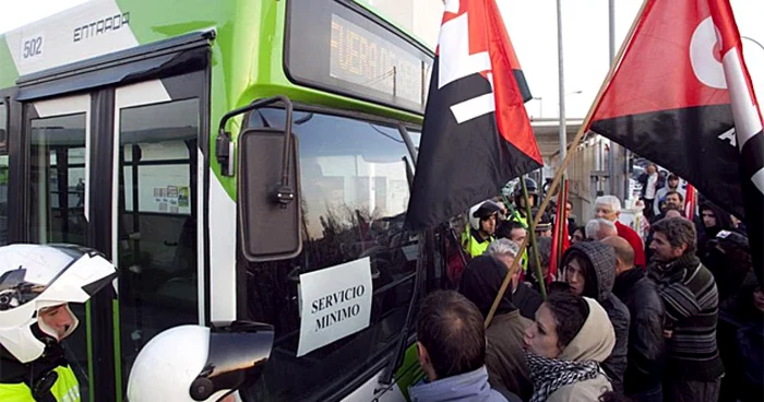 Un pichet de informare de la compania de transport public EMT, din Madrid Foto: El Mundo