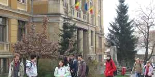 Elevii din Mureş vor fi păziţi mai cu spor