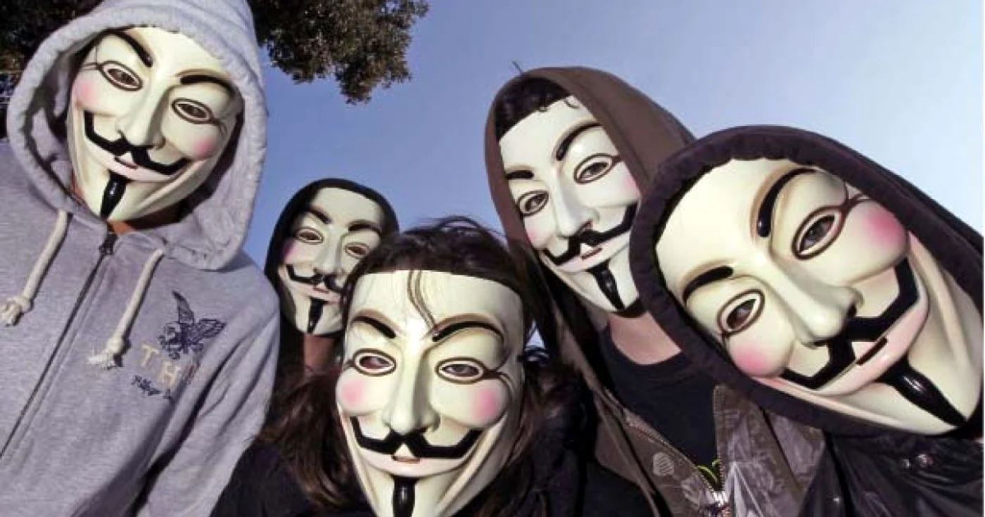 Măştile Guy Fawkes sunt simbolul mişcării Anonymous   