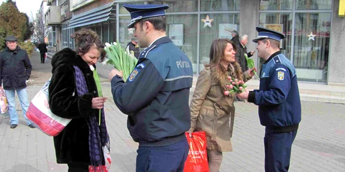 Poliţiştii au fost la înălţime de Ziua Femeii