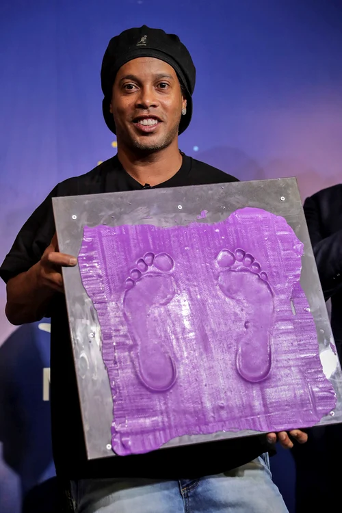 Tălpile lui Ronaldinho valorează încă enorm la 3 ani după retragerea sa din fotbal. Le găsiţi pe Maracana