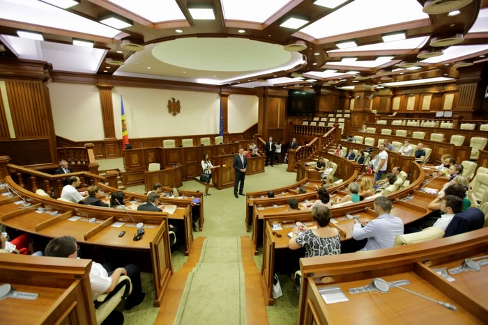 Igor Corman i-a îndemnat pe cetăţeni să se implice în procesul decisional. FOTOGRAFII Parlament.md