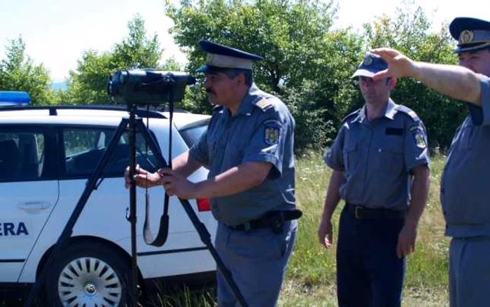 Oamenii legii supravegeheau frontiera cu aparatura de termoviziune FOTO CRISTIAN FRANŢ