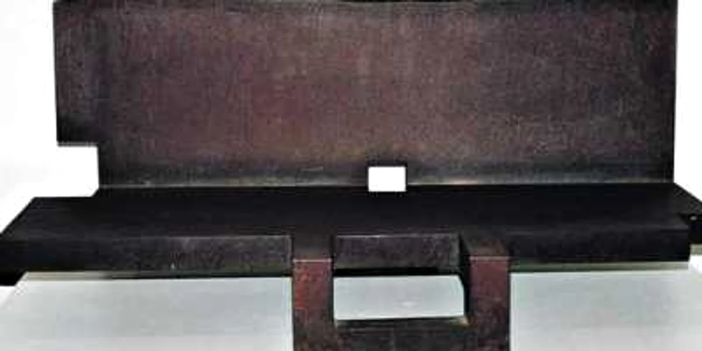 "Topos IV". Această bancă din oţel, opera sculptorului Eduardo Chillida, valorează 800.000 de euro Foto: Clarin