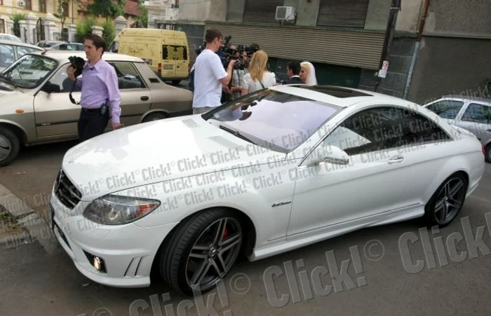 Marian Drăgulescu şi soţia au venit la cununie într-un Mercedes CL