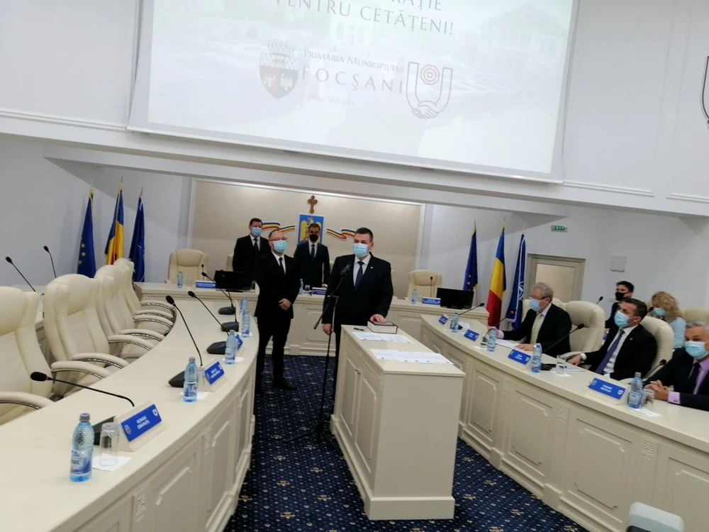 Doar aleşii liberali au depus jurământul