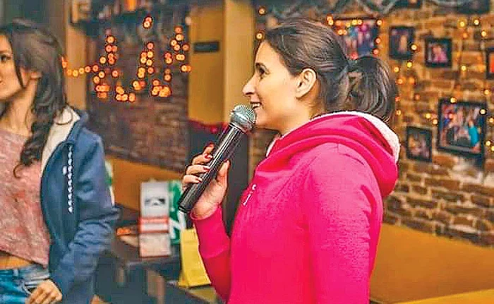 Concurenta de la „Românii au talent” a învăţat să cânte singură