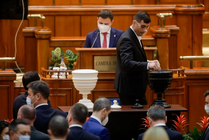 AUR-ul condus de George Simion va fi şi el mufat la banul public FOTO Inquam Photos / George Călin