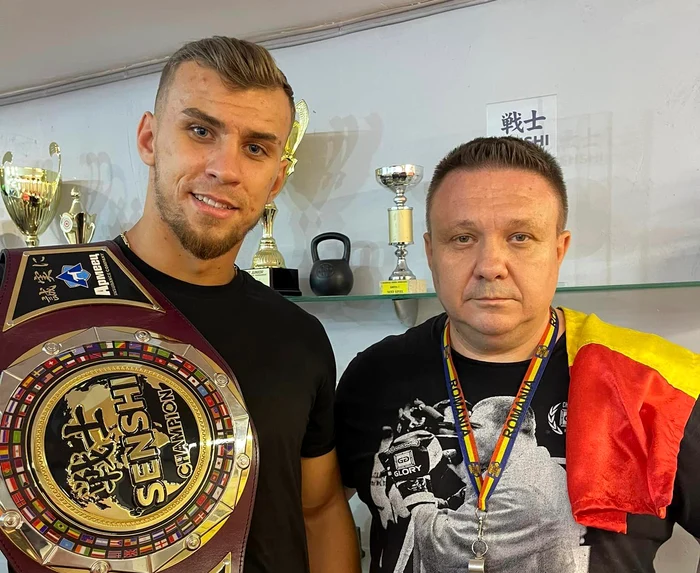 Antrenorul Mihai Constantin alături de luptătorul Ștefan Lătescu SURSĂ FOTO Facebook Scorpions Iași