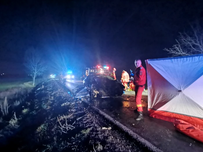 Una dintre maşini a ars aproape complet FOTO: Isu Crişana
