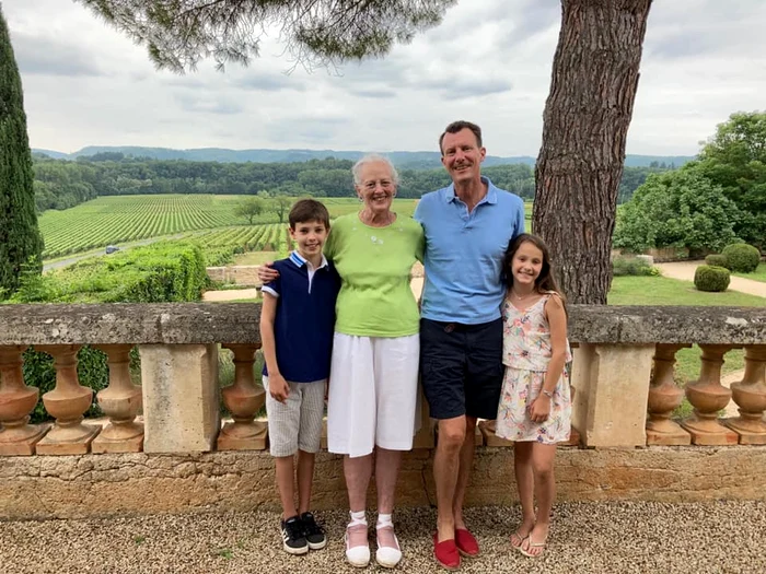 Regina Margrethe a II a si Printul Joachim la Chateau de Cayx   Casa Regala jpg