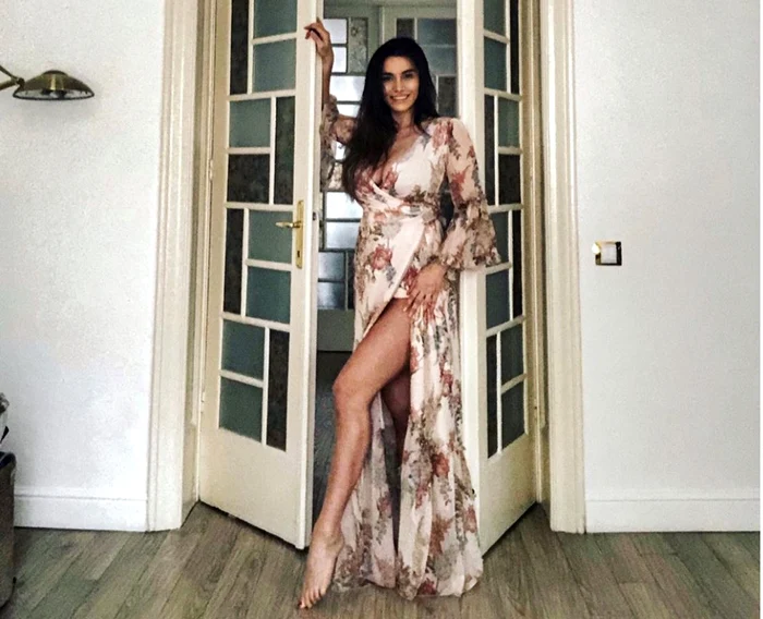 Lili Sandu, gata ca pentru o defilare de modă