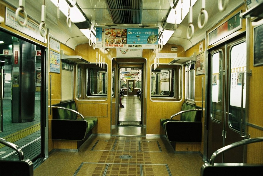 Eveniment șocant într-una dintre cele mai sigure țări din lume. Atac cu cuțitul într-un metrou în Tokyo. Mai multe persoane au fost rănite