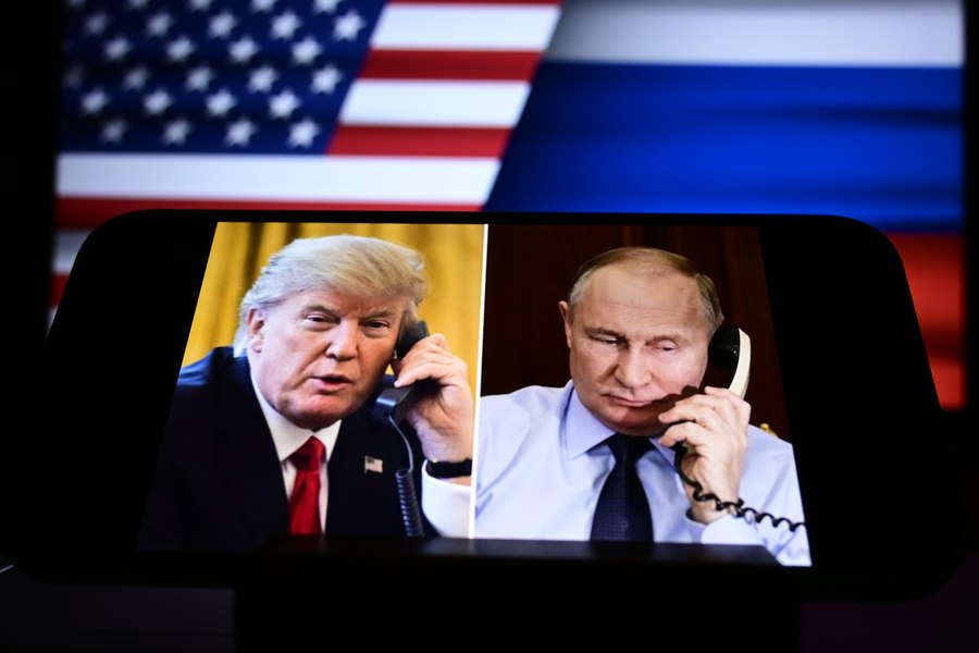 Trump nu a exclus ideea de a livra rachete Tomahawk Ucrainei. Președintele american l-ar fi amenințat explicit pe Putin