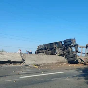 tir rasturnat pe dn1, in prahova foto facebook alin coțoban png