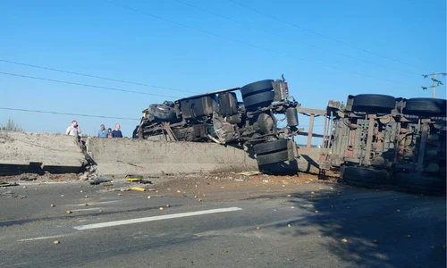 tir rasturnat pe dn1, in prahova foto facebook alin coțoban png
