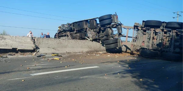 tir rasturnat pe dn1, in prahova foto facebook alin coțoban png