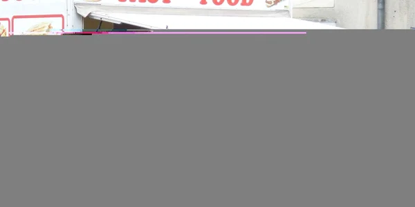 Tonetele care comercializează produsele fast-food nu duc lipsă de clienţi