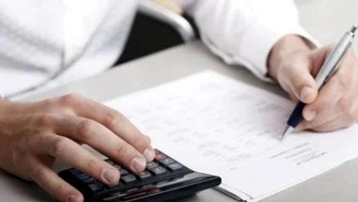 
    Proiectul pregătit de guvern mărește contribuția pe care trebuie să o plătească salariații la sistemul asigurărilor sociale  