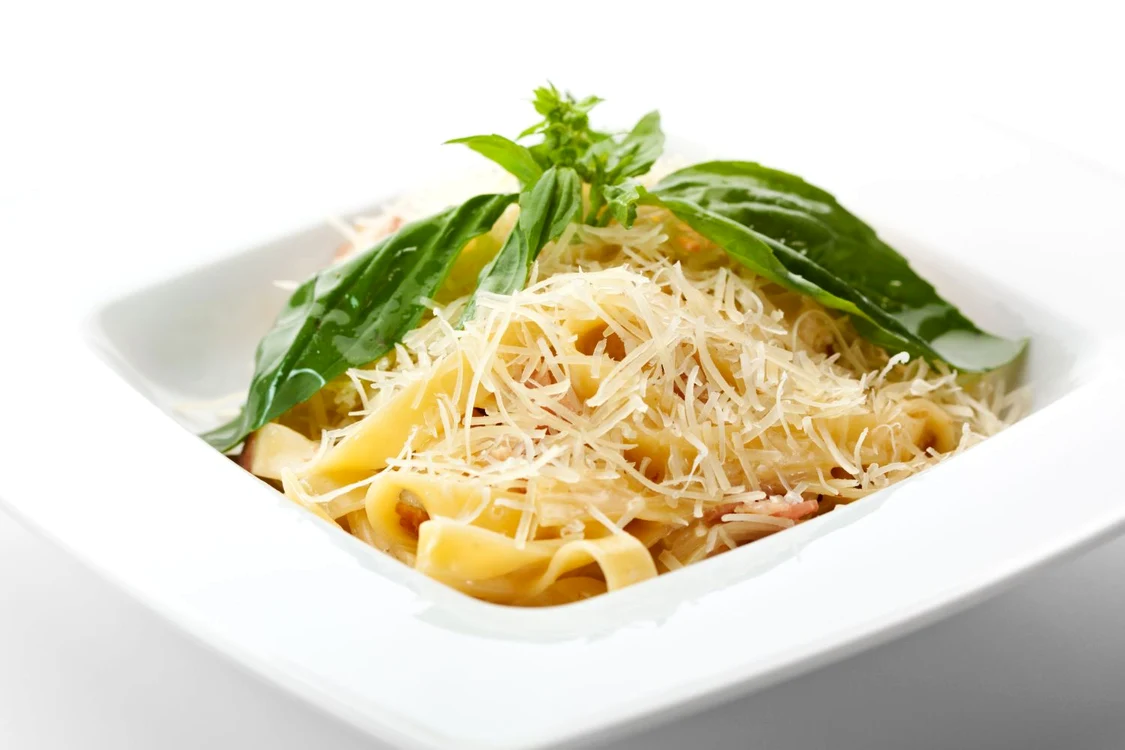 15172841 traditional fettucine alla carbonara with basil leaf jpeg