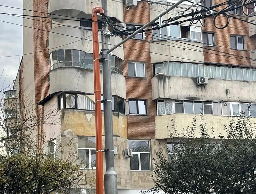 Conductă de canalizare folosită pentru protecția cablurilor electrice Foto: Corneliu Răducan Morega