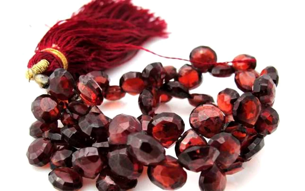 Pietre pretioase in functie de zodie Varsator Garnet