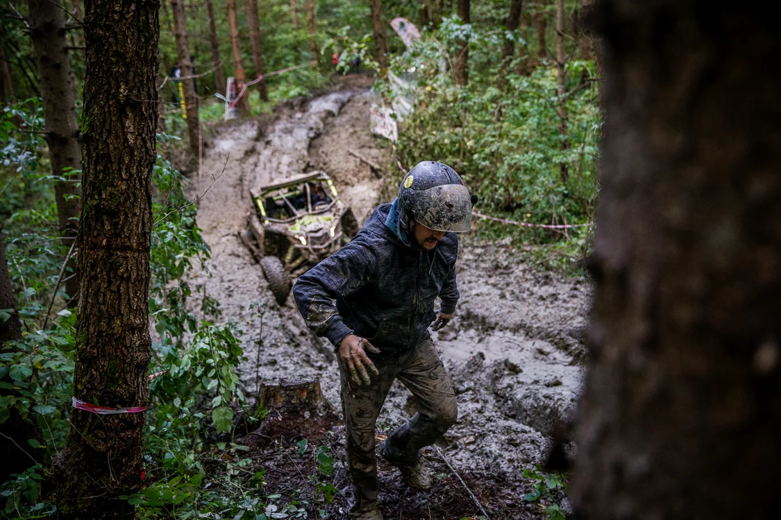 Turiștii străini au distrus zonele protejate, în cursa lor off-road Foto: Facebook