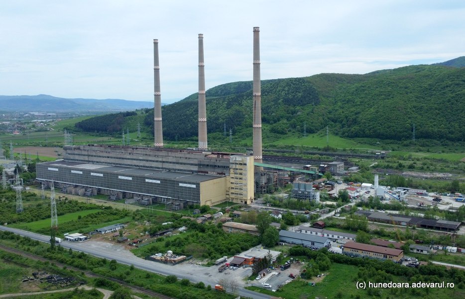 Marea demolare a Termocentralei Mintia a început. Un nou complex energetic, ridicat pe ruinele ei VIDEO