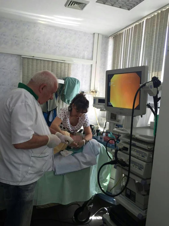 Operaţie în premieră pentru o copilă la Clinica de Gastroenterologie din Iaşi FOTO: Facebook