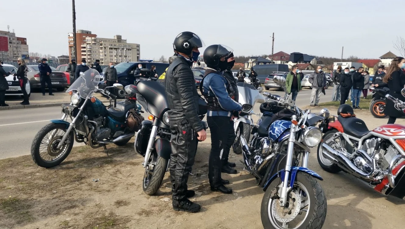 Adi Bărar a fost condus pe ultimul drum de prietenii motociclişti FOTO Ş.Both