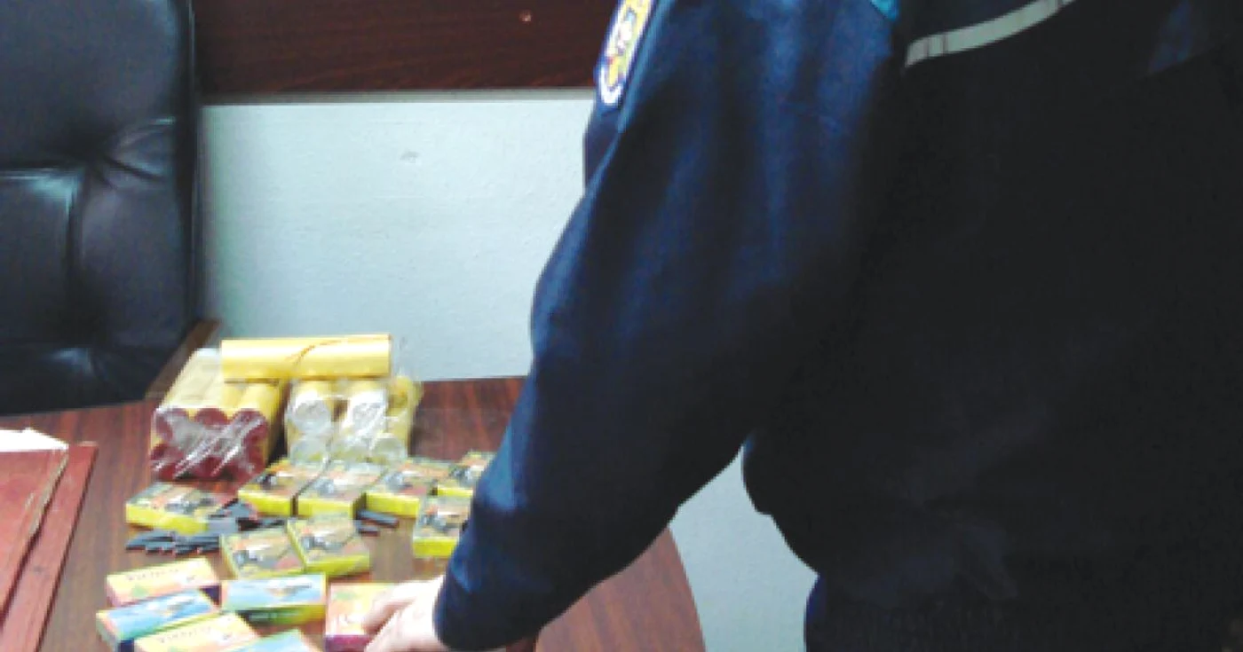 Cutiile cu petarde au fost confiscate de poliţişti