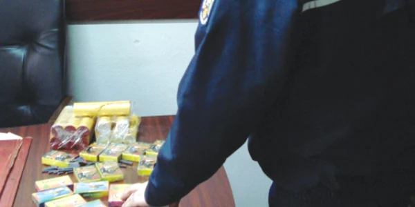 Cutiile cu petarde au fost confiscate de poliţişti