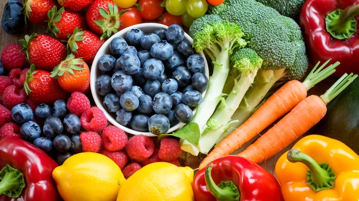 Polifenolii se găsesc și în fructe și legume. 