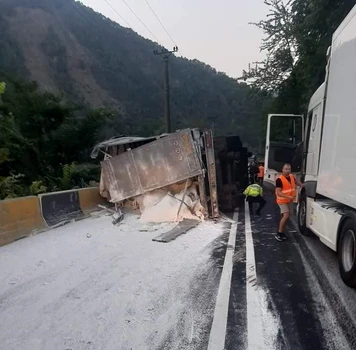 Accident mortal pe DN7 Valea Oltului în Brezoi Vâlcea după o coliziune în lanț Foto ISU Vâlcea jpg