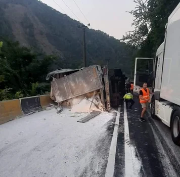 Accident mortal pe DN7 Valea Oltului în Brezoi Vâlcea după o coliziune în lanț Foto ISU Vâlcea jpg