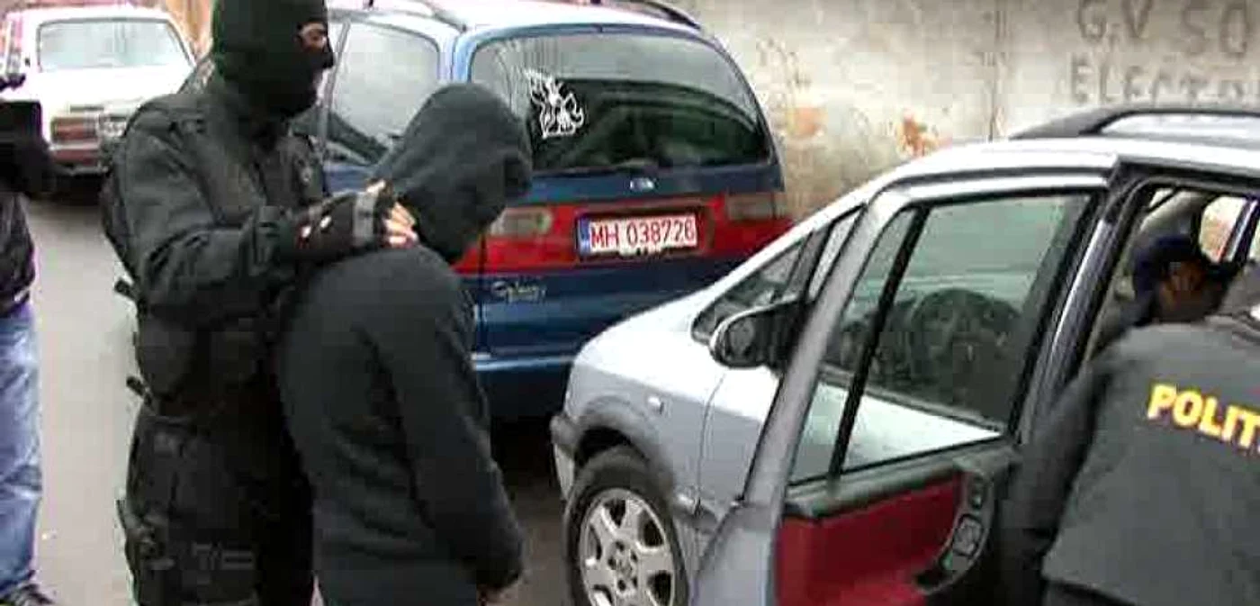 Cei patru suspecţi au fost reţinuţi de poliţişti FOTO Arhivă Adevărul